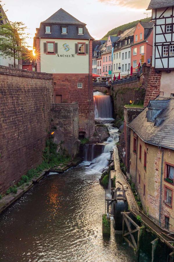 Отель Wirtshaus Zum Pferdemarkt Саарбург Экстерьер фото