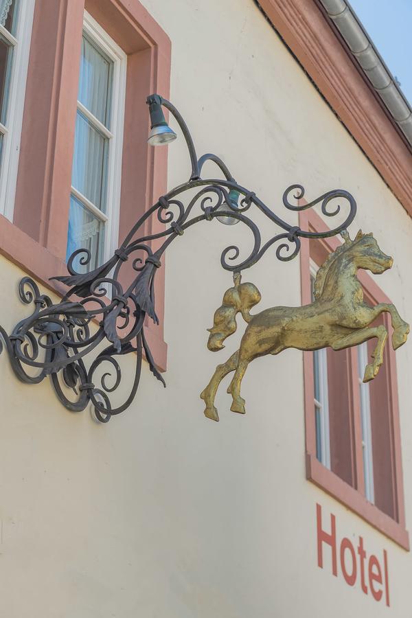 Отель Wirtshaus Zum Pferdemarkt Саарбург Экстерьер фото